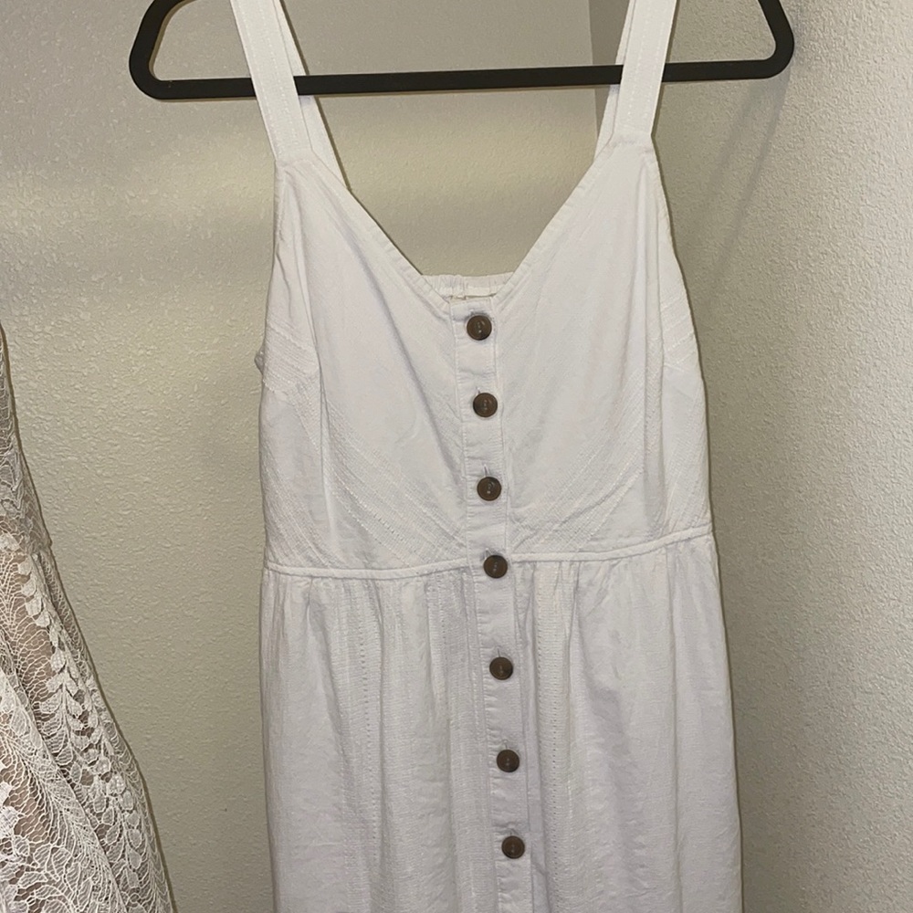 Give flowy dress